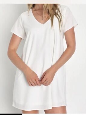 Lulu's White V-Neck Short Sleeve Shift Dress